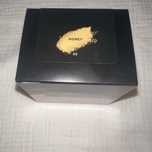 Fenty Beauty Pro Filt’r Instant Retouch Setting Powder |Honey 05 |Full Size |NEW - Picture 4 of 5